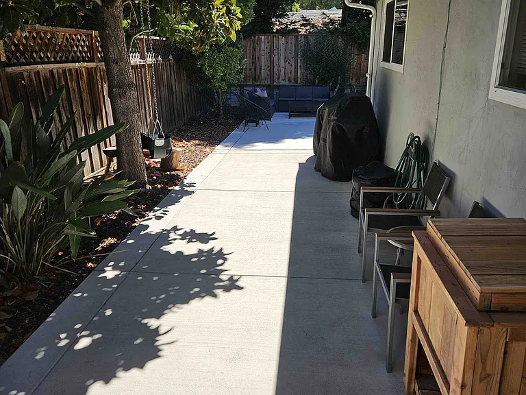 933 Live Oak Dr — Photo 9