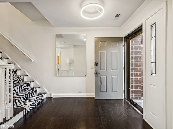 5th image of 1720 N Lasalle St APT 23