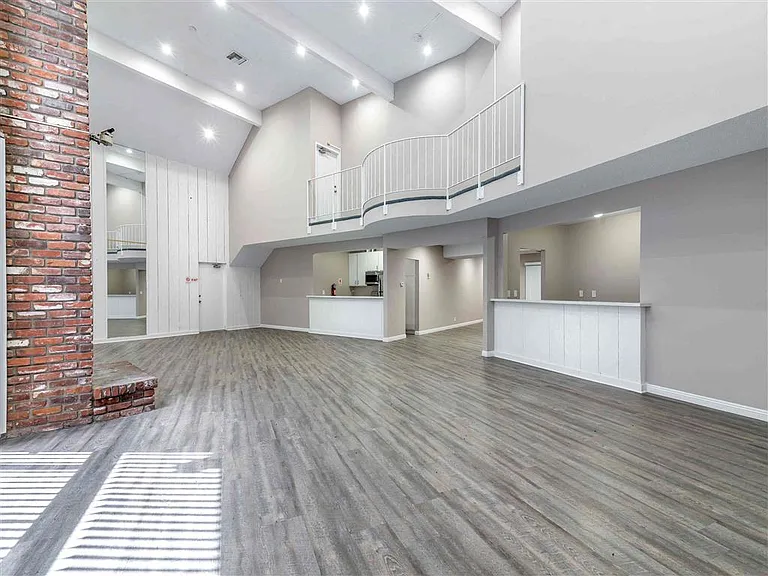 Racquet Club Apartments — Photo 29