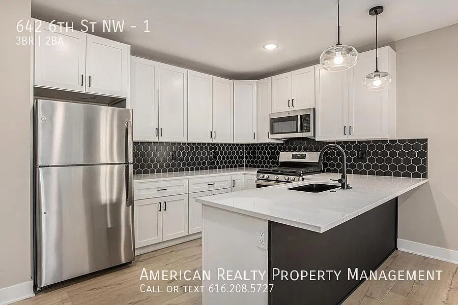 642 6th St NW — Photo 3