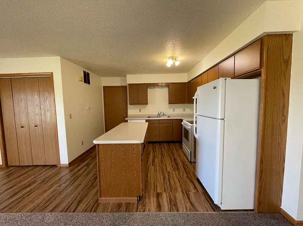 2 bed, 950 sqft, $1,295 — Photo 2