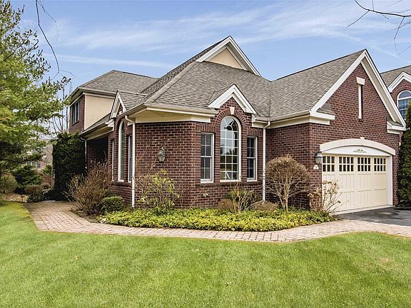 2nd image of 28 Kensington Cir