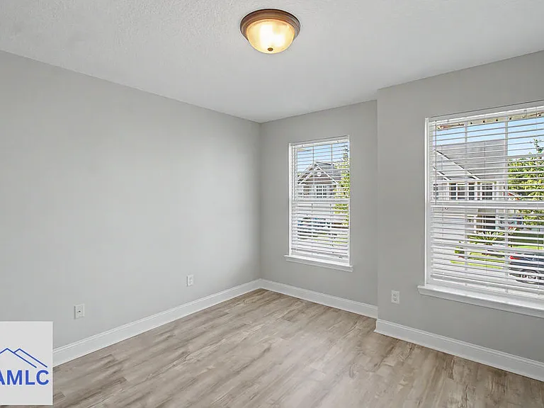 624 Amhearst Row — Photo 26