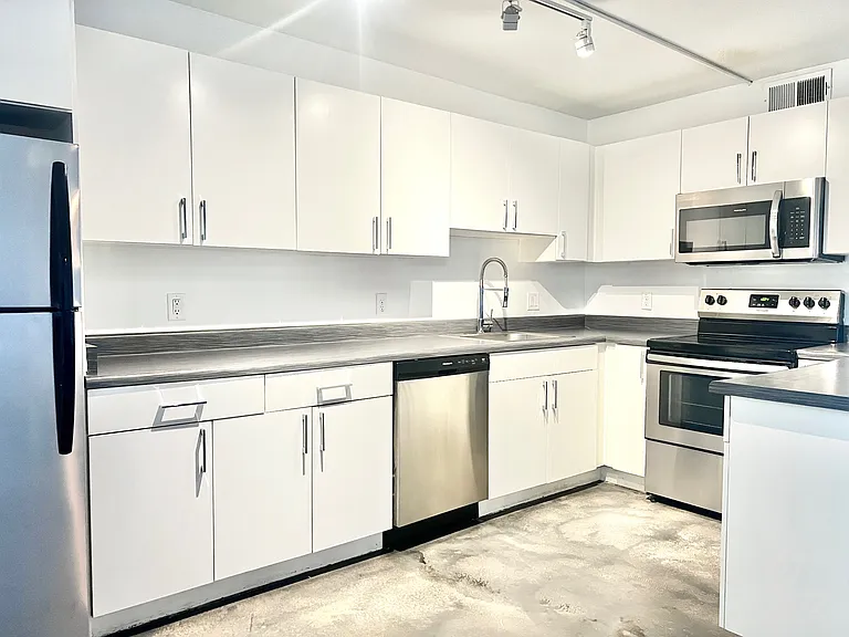 15 Melrose — Photo 6