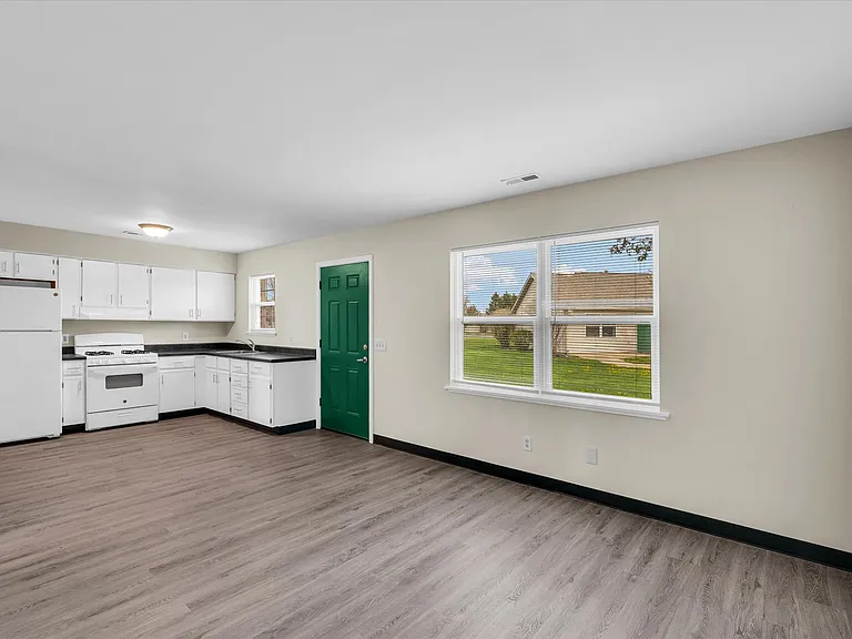 207 Nicholas Dr — Photo 6