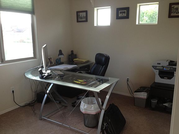 Bedroom/office (first floor)