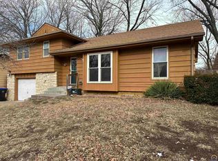 3736 SW 34th St, Topeka, KS 66614