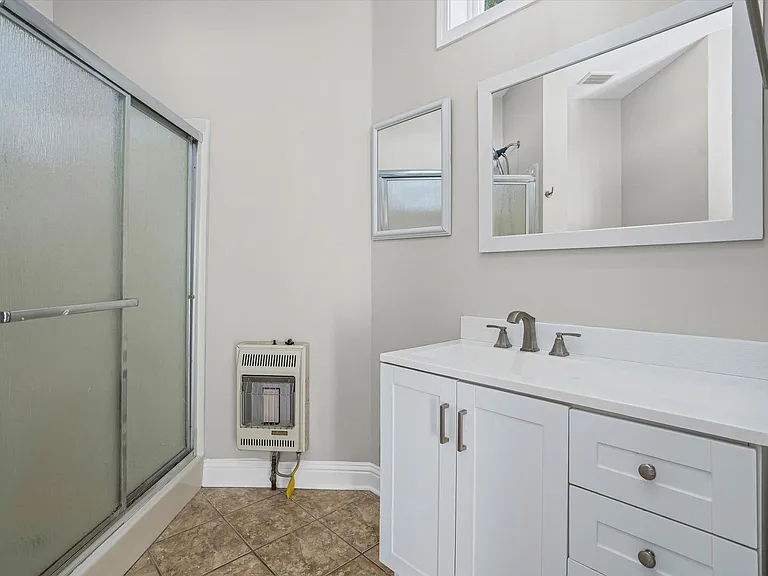 3917 Bay Front Rd — Photo 11