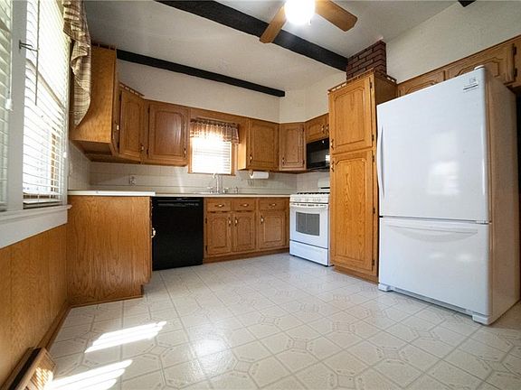 4th image of 846 John St