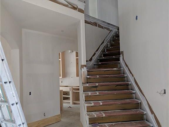 4th image of 2442 E Absolute St