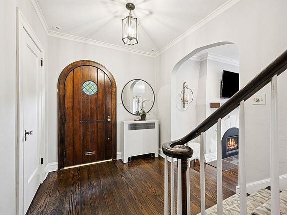 2nd image of 2019 Beechwood Ave