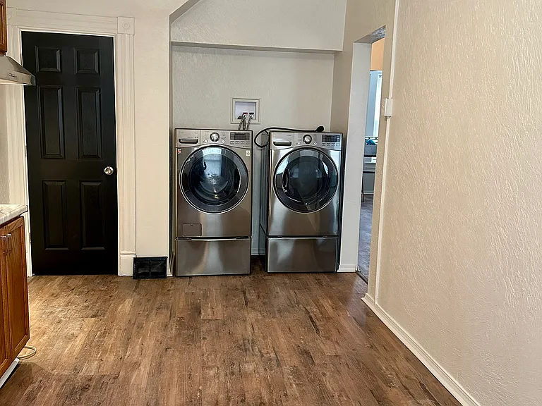 640 Middle Ave — Photo 5