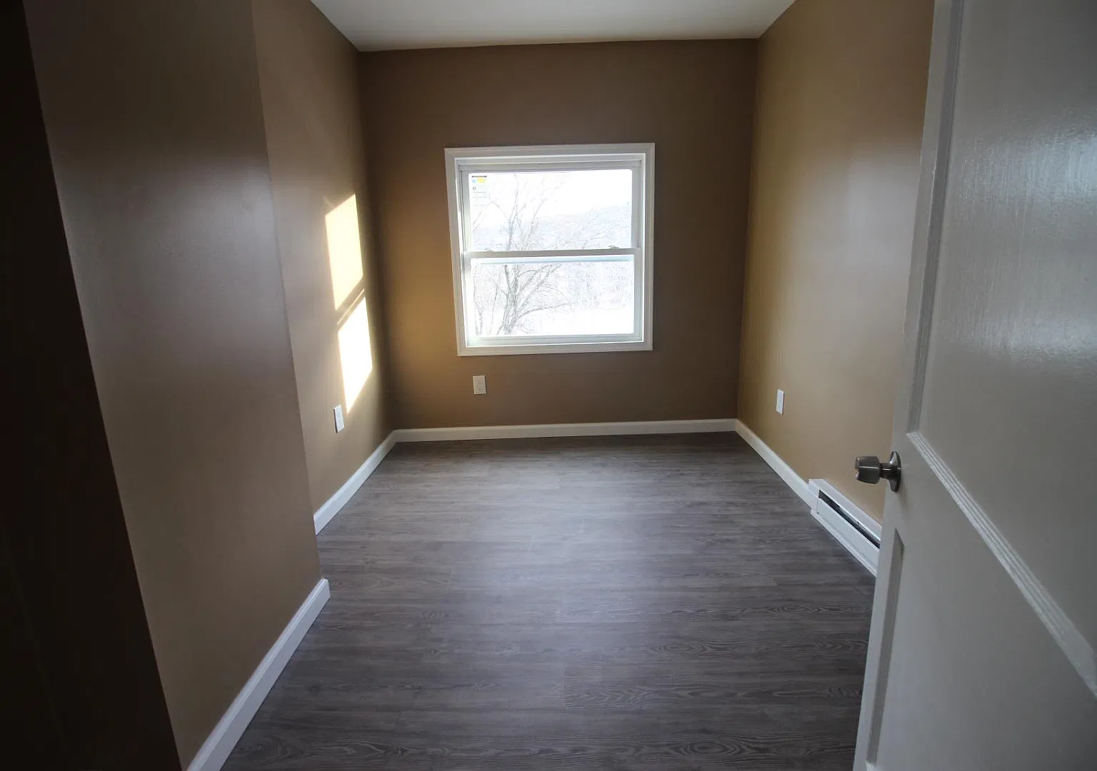 910 E Market St — Photo 3