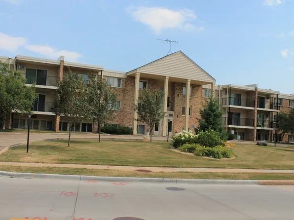 4351 Parklawn Ave #105, Edina, MN 55435