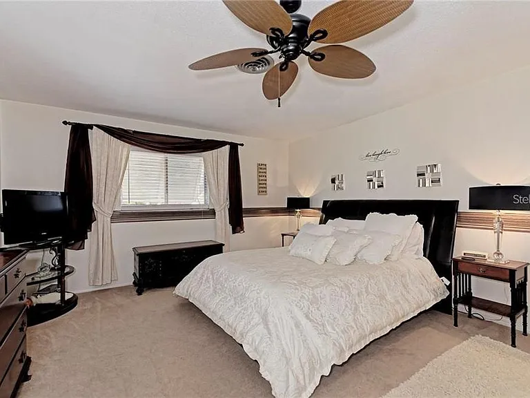 910 Caples St — Photo 17