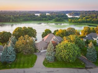 827 Vista Ridge Ln, Shakopee, MN 55379