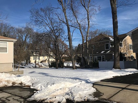 4th image of 3 Roosevelt Ave