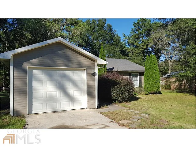 74 Jonathan Rd photo 1