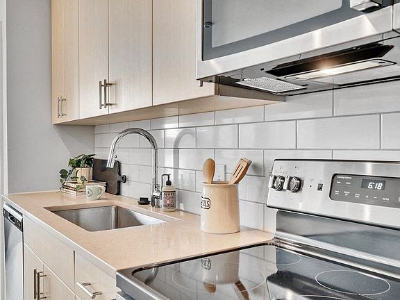 4th image of 2020 W Morehead St #1-404