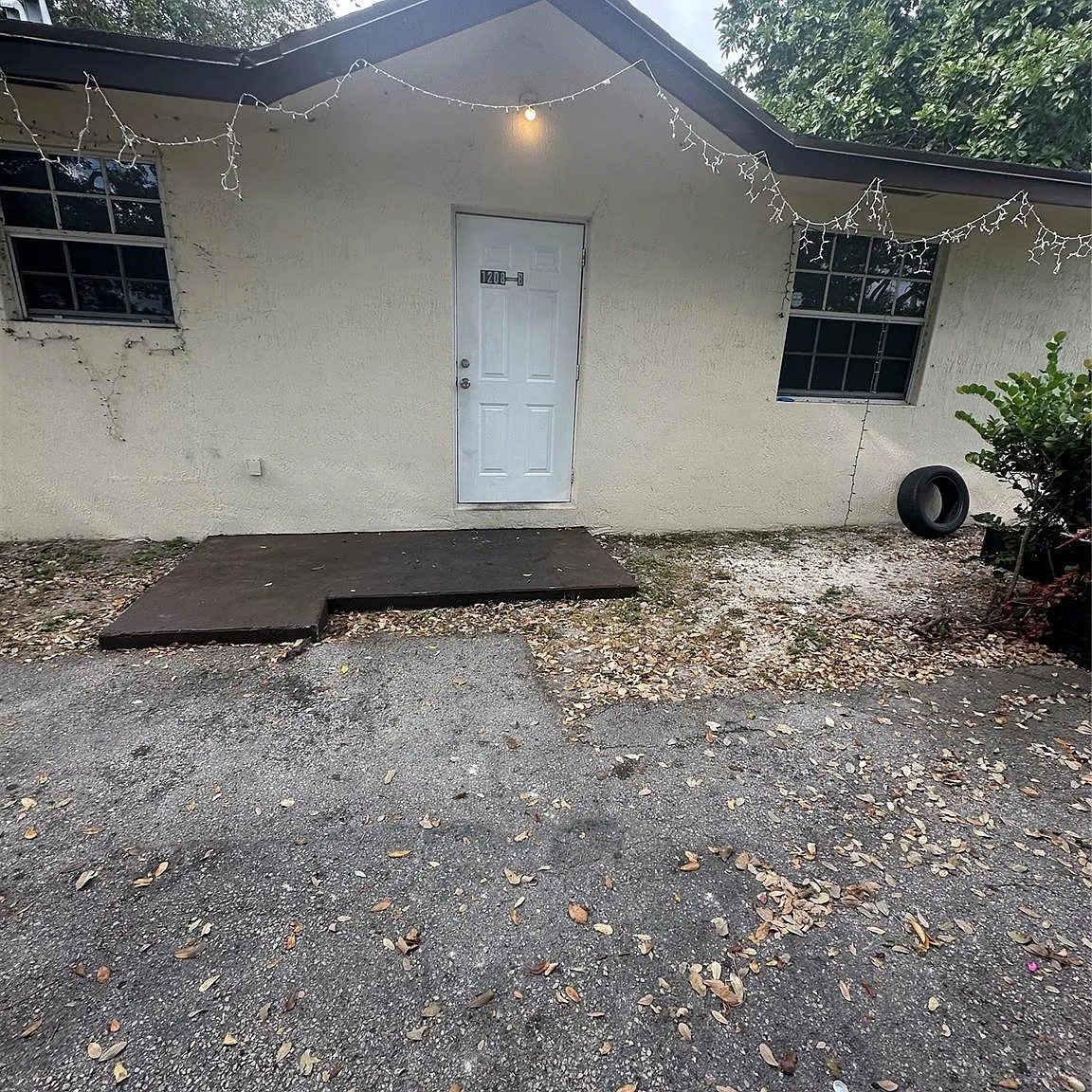 2 bed, 1.0 bath, 2612 sqft, $2,200 — Photo 1