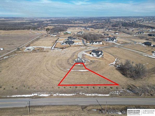 5170 S 225th Plaza Cir, Elkhorn, NE 68022