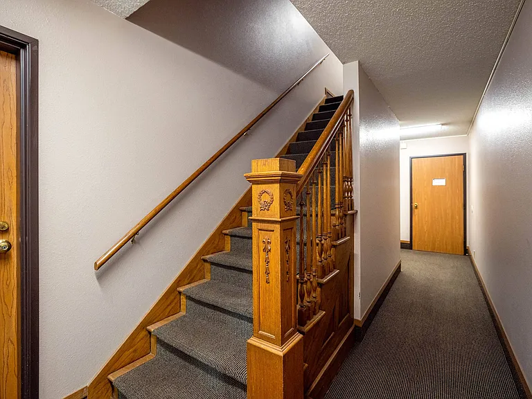 Cambridge Apartments — Photo 9