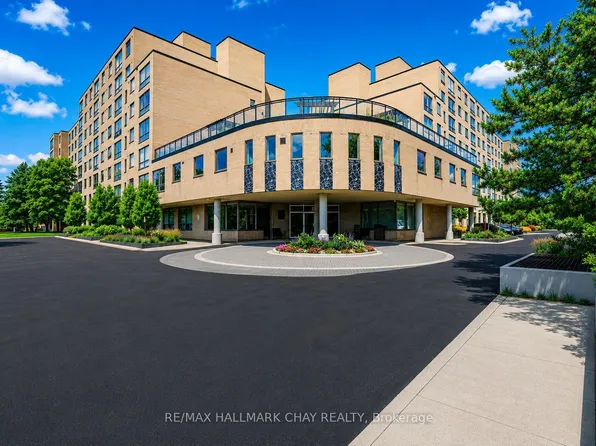 326 Major Mackenzie Dr E #705, Richmond Hill, ON L4C 8T4