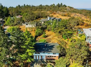 2007 Pelly Pl, Oak Bay, BC V8P2A9