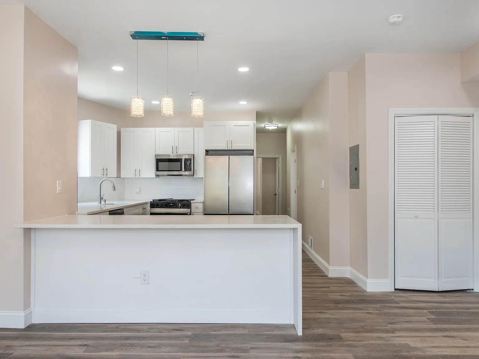 3 bed, $2,500 — Photo 2