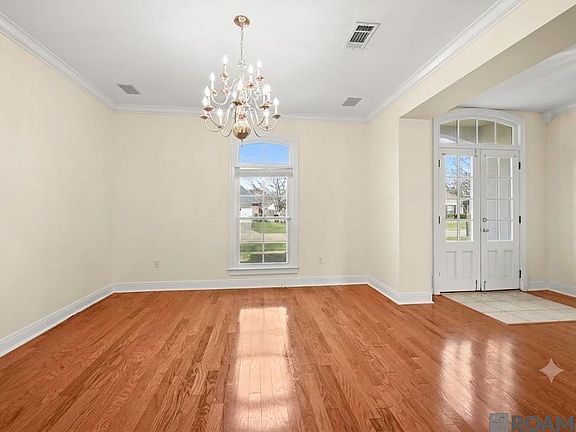 3rd image of 750 Wheatsheaf Dr