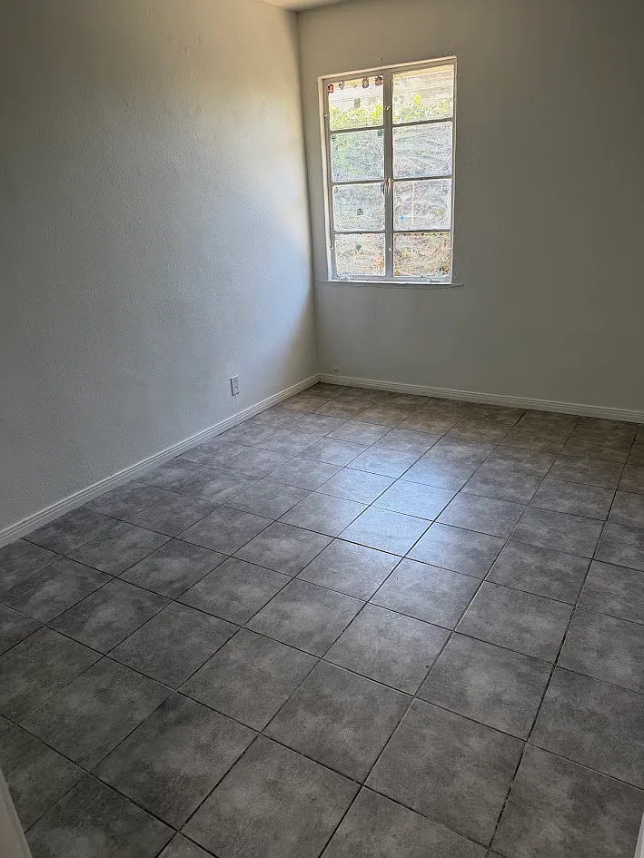 2 bed, 700 sqft, $1,900 — Photo 2