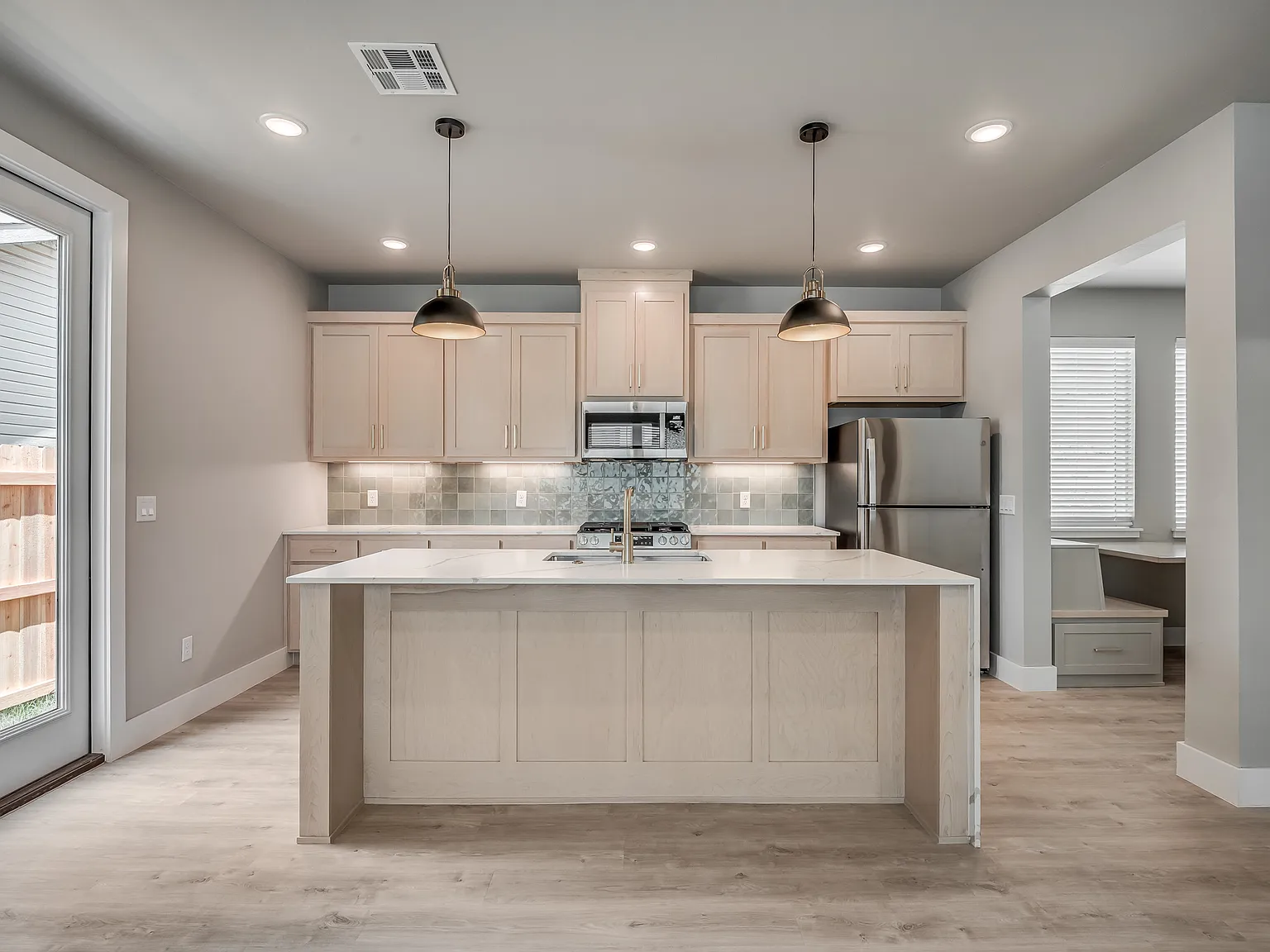 3 bed, 1650 sqft, $2,399 — Photo 1
