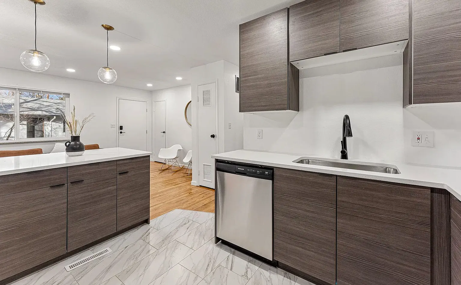 2 bed, 800 sqft, $3,500 — Photo 2