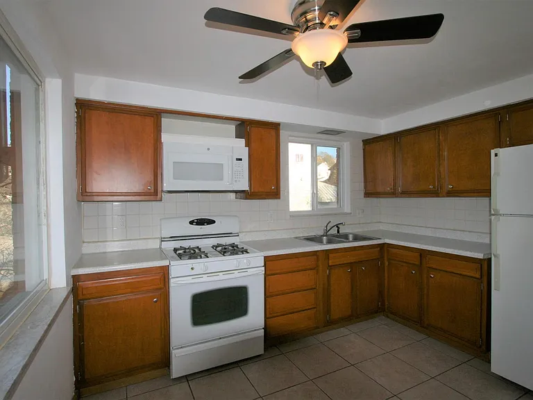 211 W Cherryhill St #2 — Photo 18