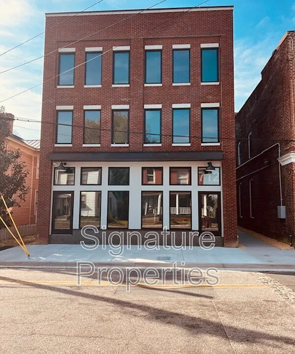 712 High St #2