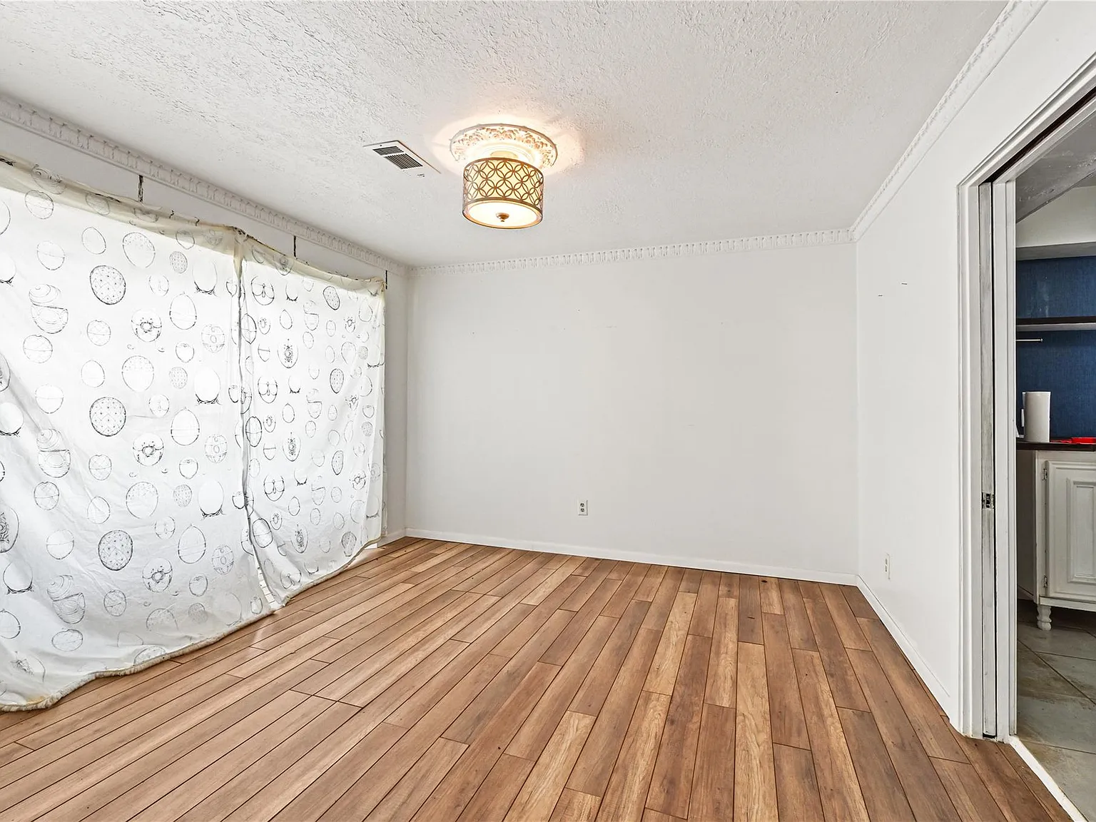 4 bed, 3.0 bath, 3377 sqft, $2,500 — Photo 4