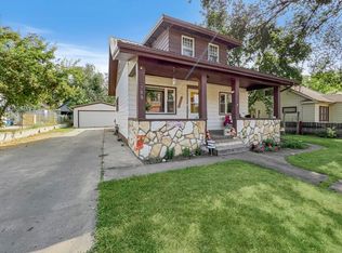 708 8th St NE, Minot, ND 58703