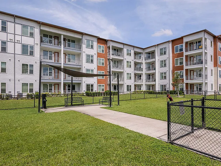 Madison Pointe Apartments — Photo 18
