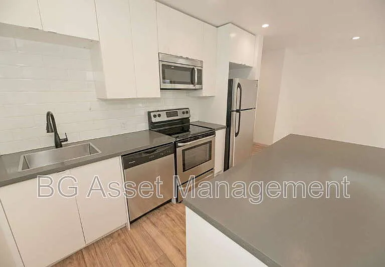 50 Frey Pl #12 — Photo 4