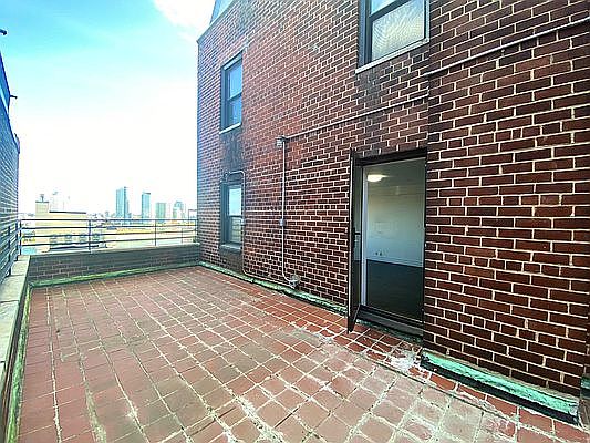5th image of 20 Beekman Pl #11AB