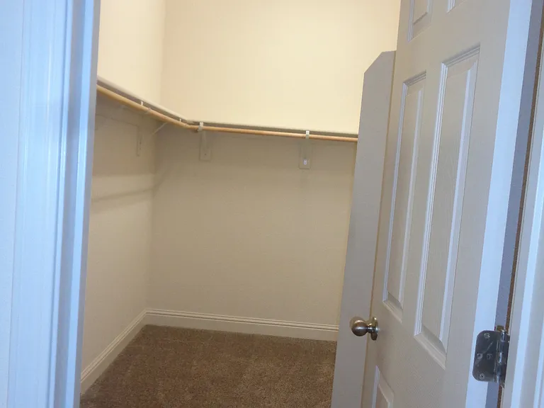 2140 Cling Dr — Photo 15