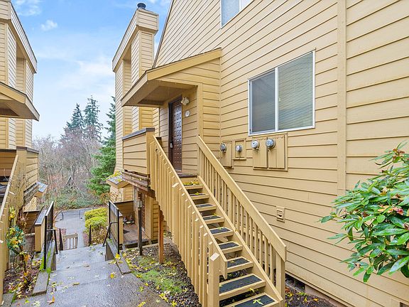 2nd image of 1621 NE 113th St APT 331