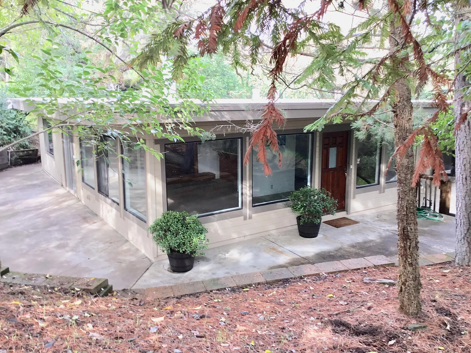 114 Hillcroft Way photo 1