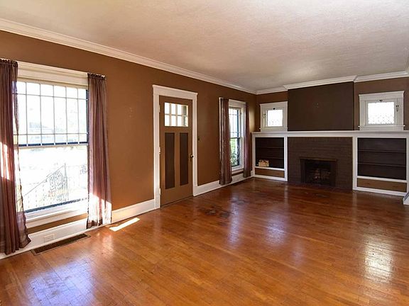 4th image of 1071 Cliffdale Ave