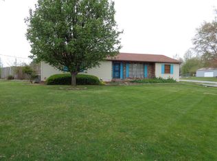 325 Country Acres Rd, Eldorado, IL 62930