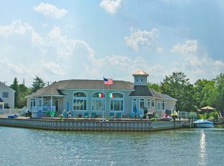 7 Snug Ct, Toms River, NJ