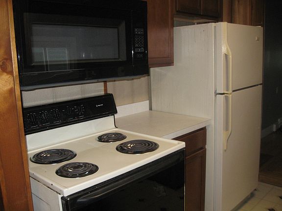 4th image of 529 N Foster Ave