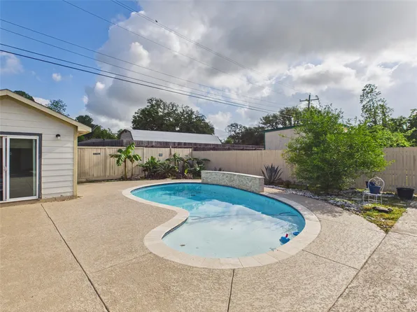 9770 Shepherd Dr, Beaumont, TX 77707