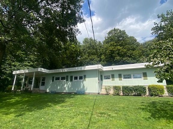 3rd image of 1320 Fairview Dr