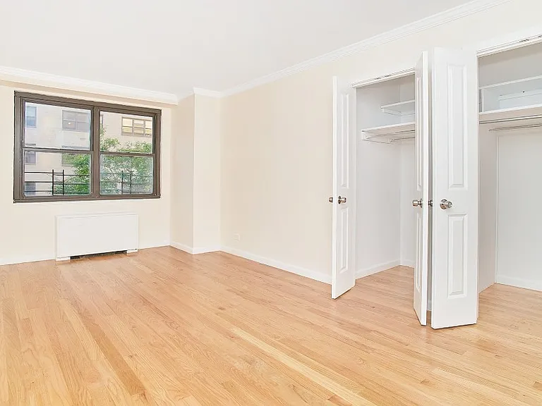 401 E 89th St #4N — Photo 3